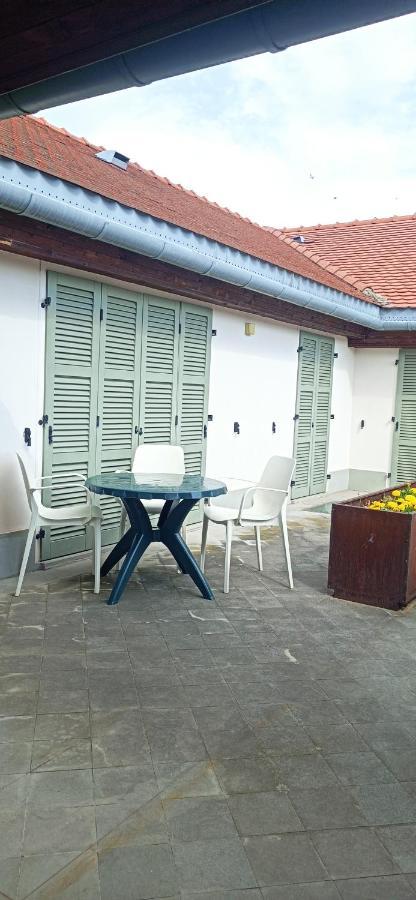 Central Terrace Escape With Jacuzzi Timisoara Exterior photo